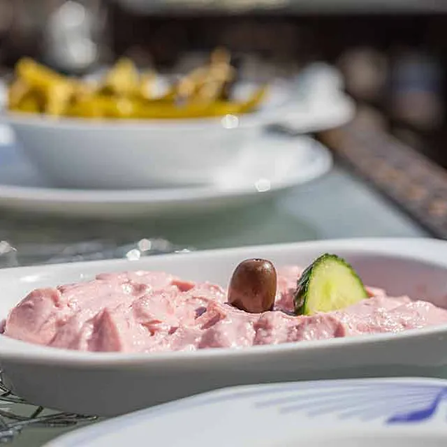 Griechische Spezialitäten mit leckeren Dip