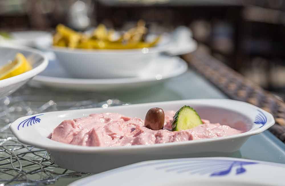 Griechische Spezialitäten mit leckeren Dip